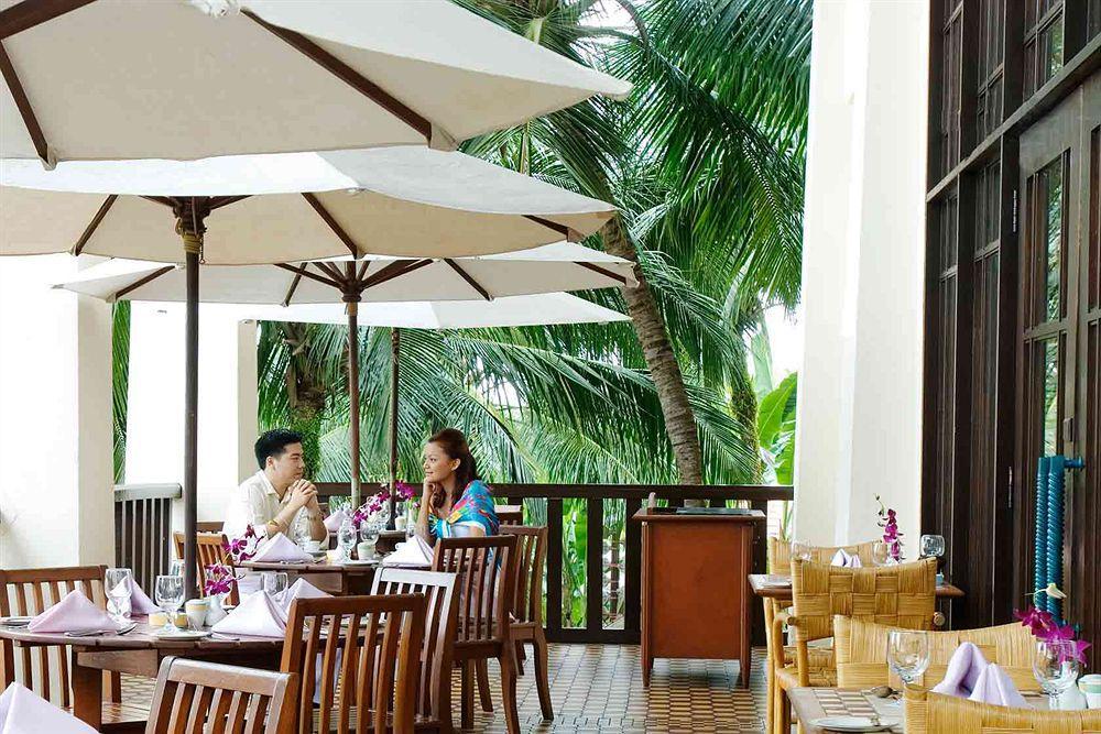 Hotel Avillion Port Dickson Extérieur photo The restaurant at the hotel