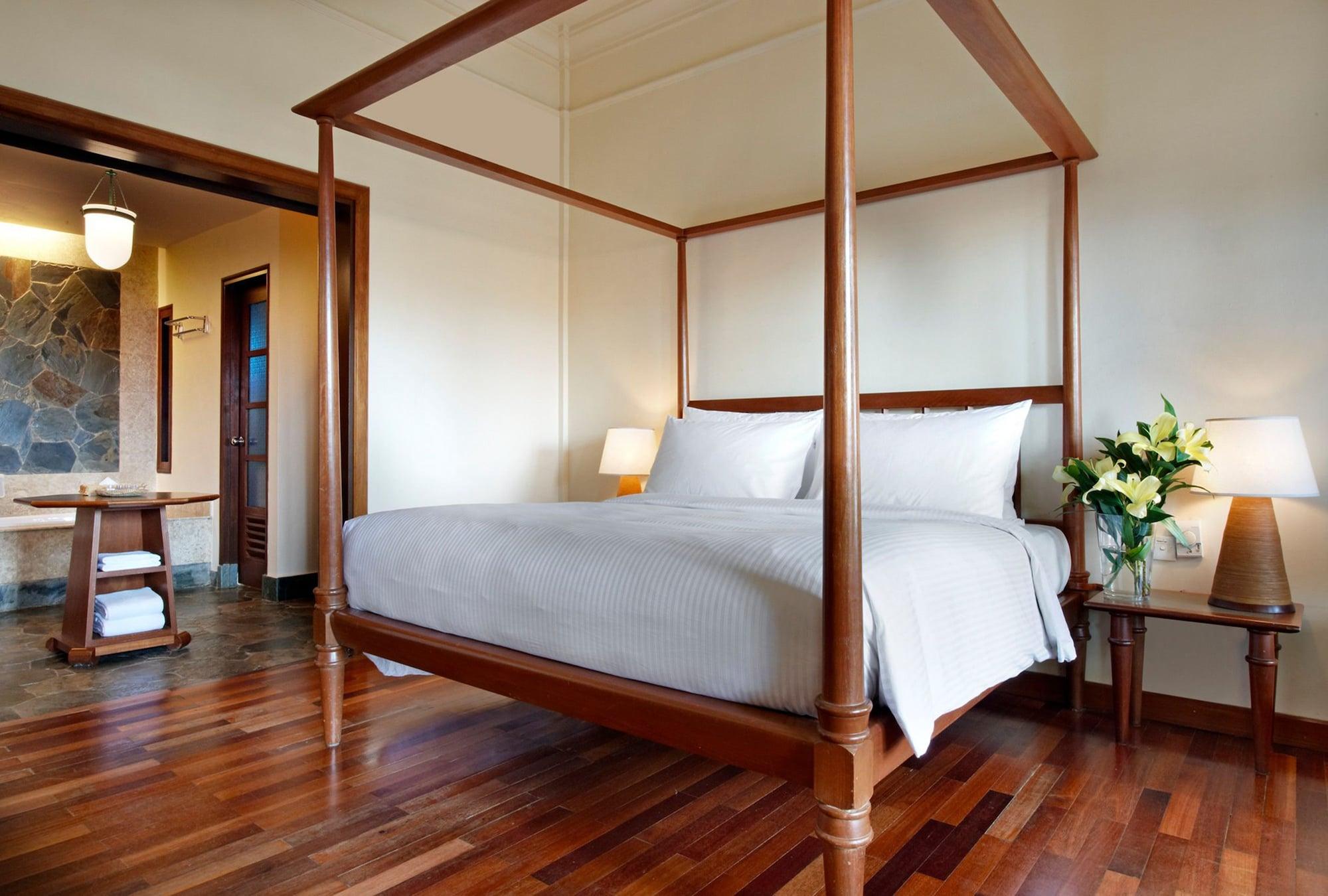 Hotel Avillion Port Dickson Extérieur photo A bedroom at the hotel