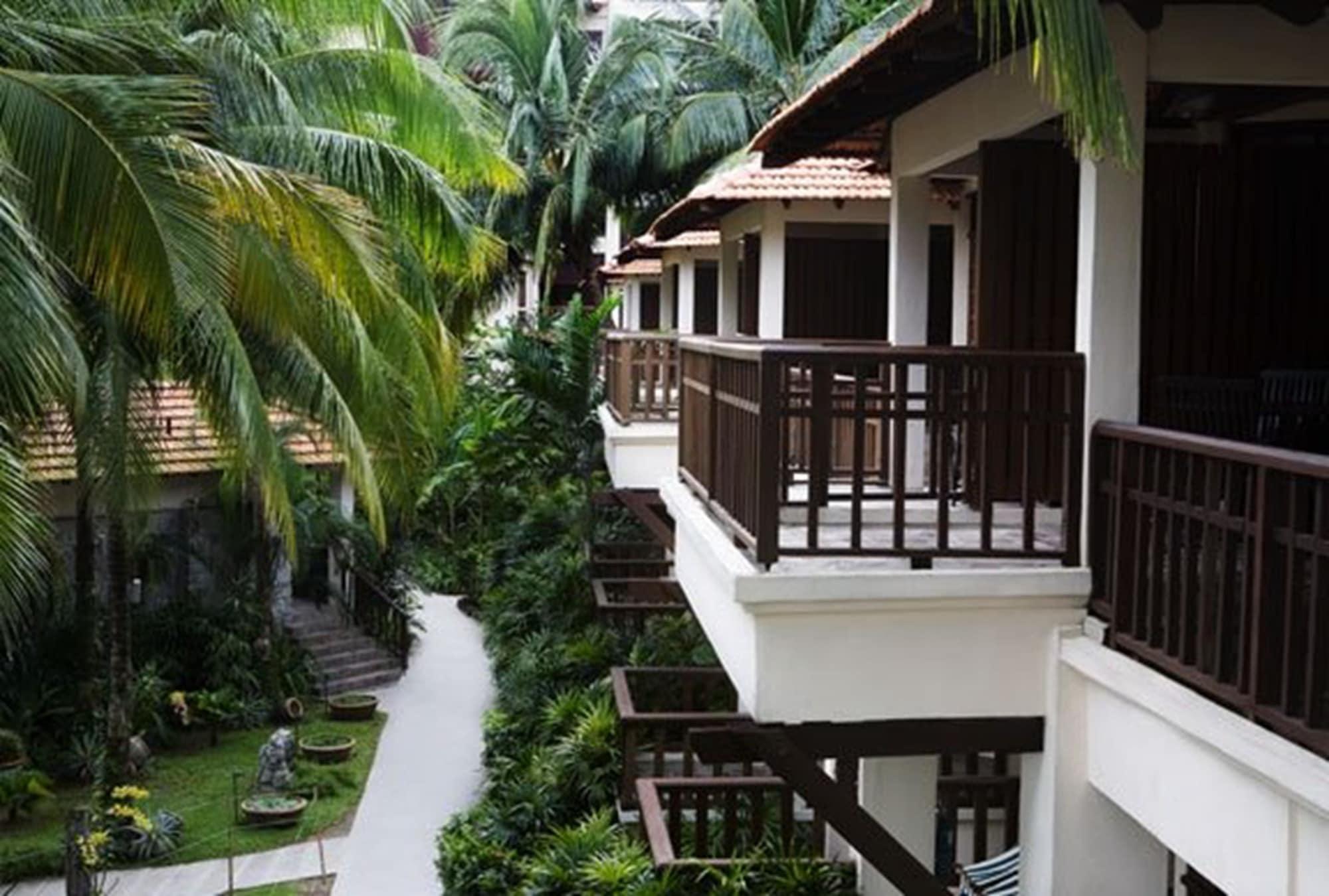 Hotel Avillion Port Dickson Extérieur photo The resort's rooms