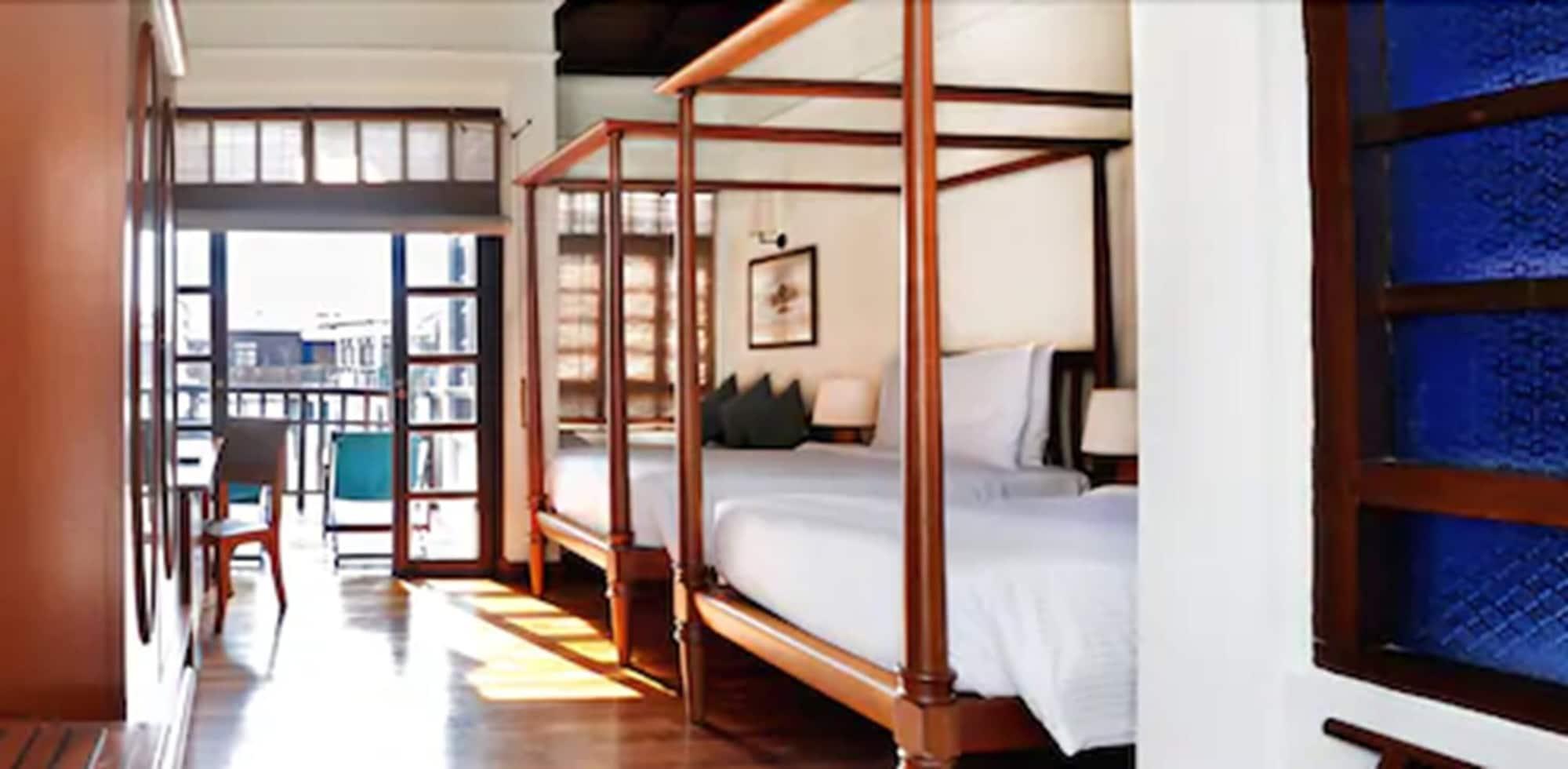 Hotel Avillion Port Dickson Extérieur photo A bedroom at the hotel