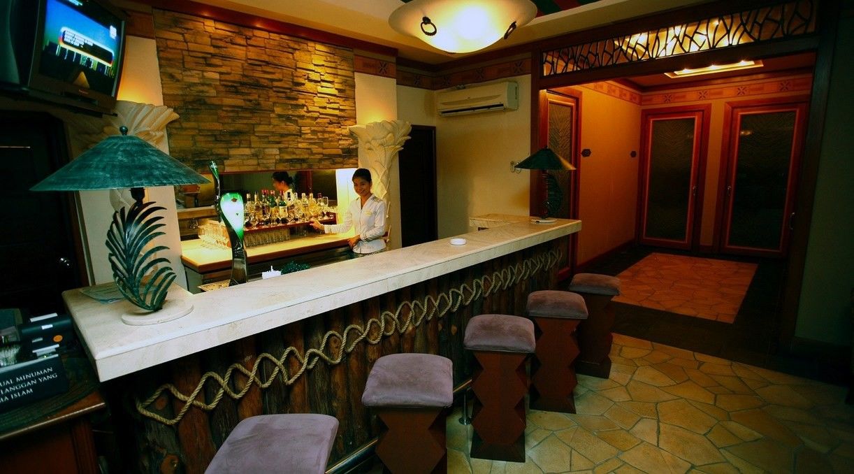 Hotel Avillion Port Dickson Extérieur photo A bar in a hotel