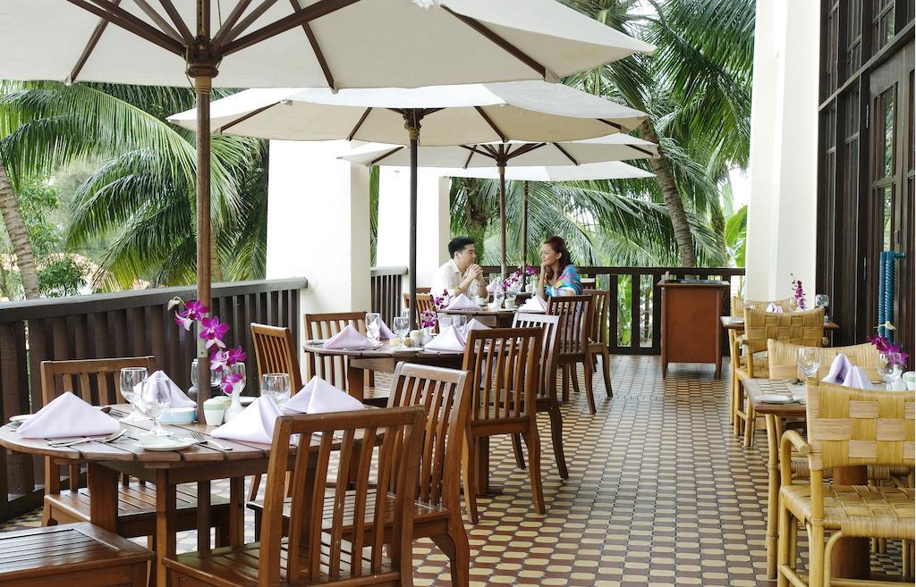 Hotel Avillion Port Dickson Extérieur photo The restaurant at the hotel