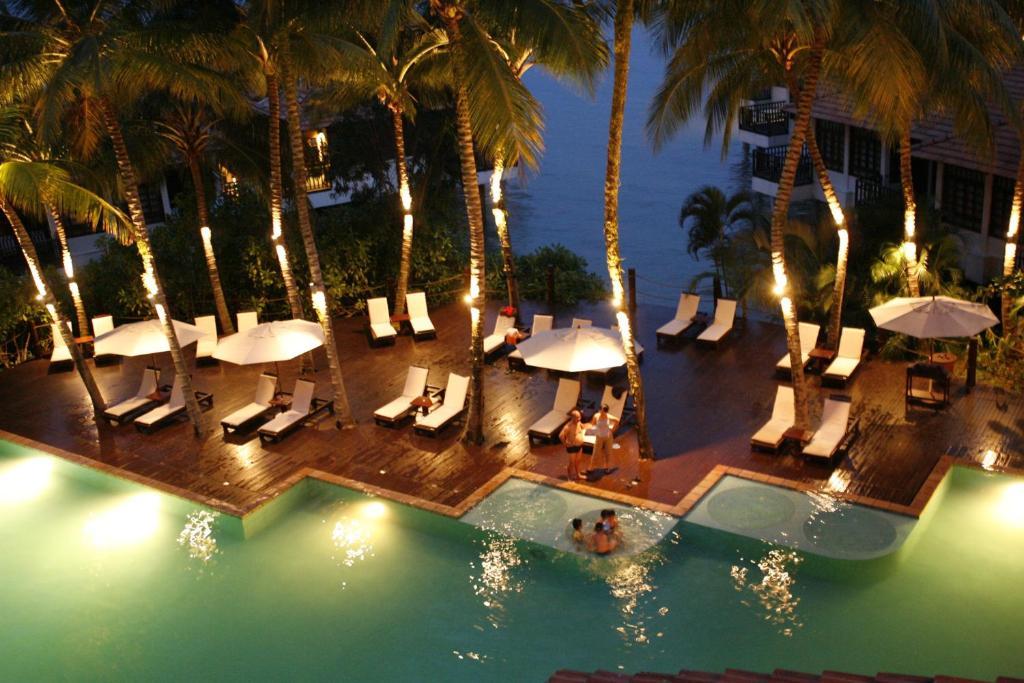 Hotel Avillion Port Dickson Extérieur photo The pool at the resort