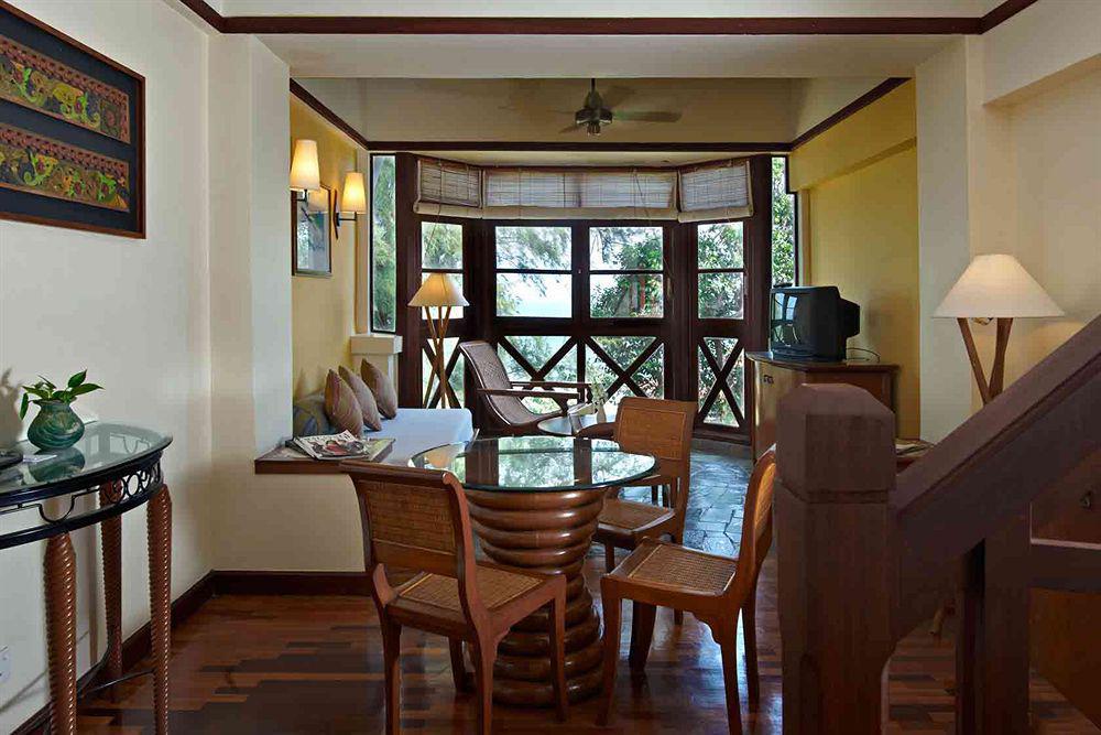Hotel Avillion Port Dickson Extérieur photo A living room in a suite at the Shangri-La Tanjung Rhu Resort, Langkawi, Malaysia